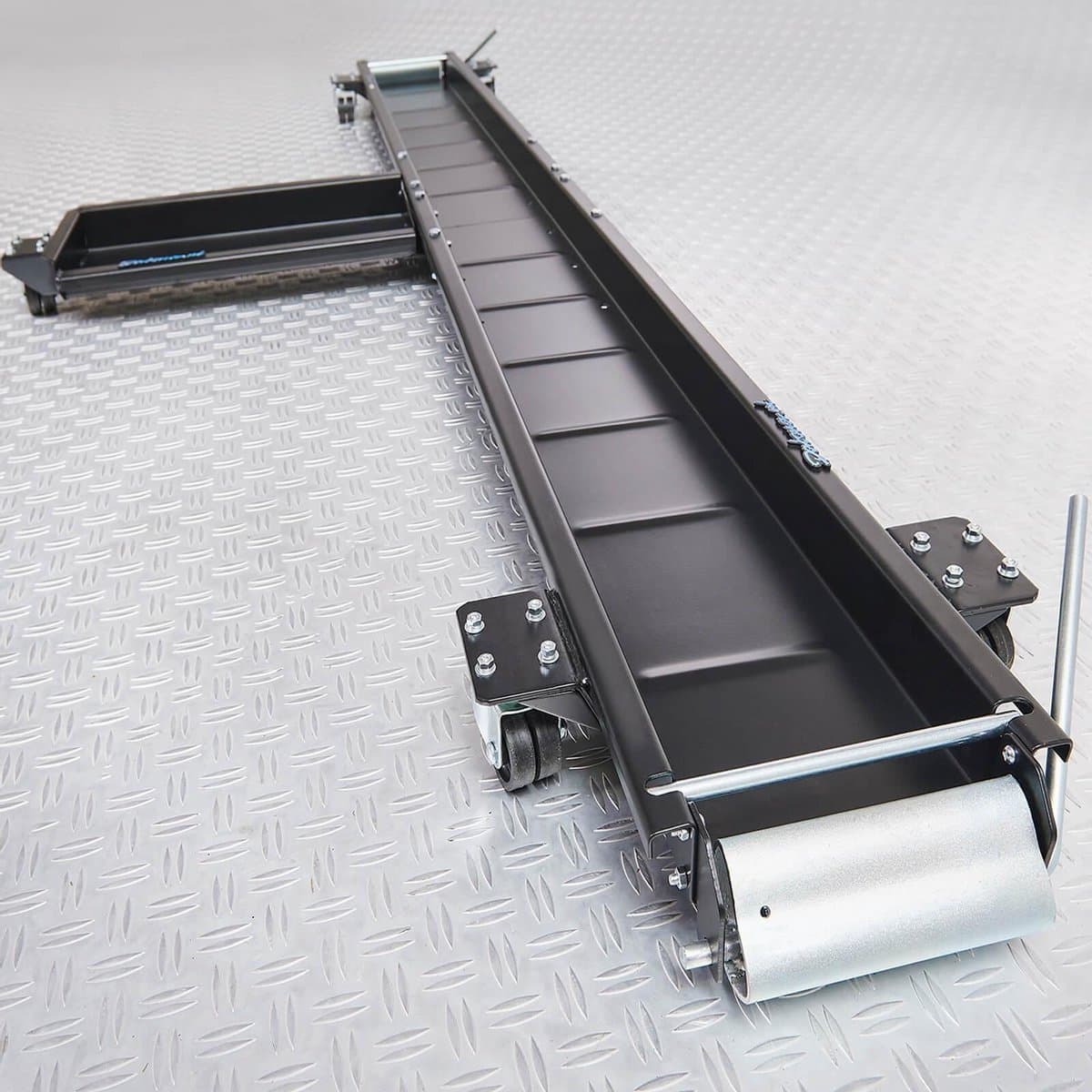 Datona® Motor Mover - Extra lange motormover 500 kg - 5 Zwenkwielen - Instelbaar standaardplateau - Voor motoren met zijstandaard - 240x70 cm (EAN: 8788858511290): 📦 Wat is er in de doos