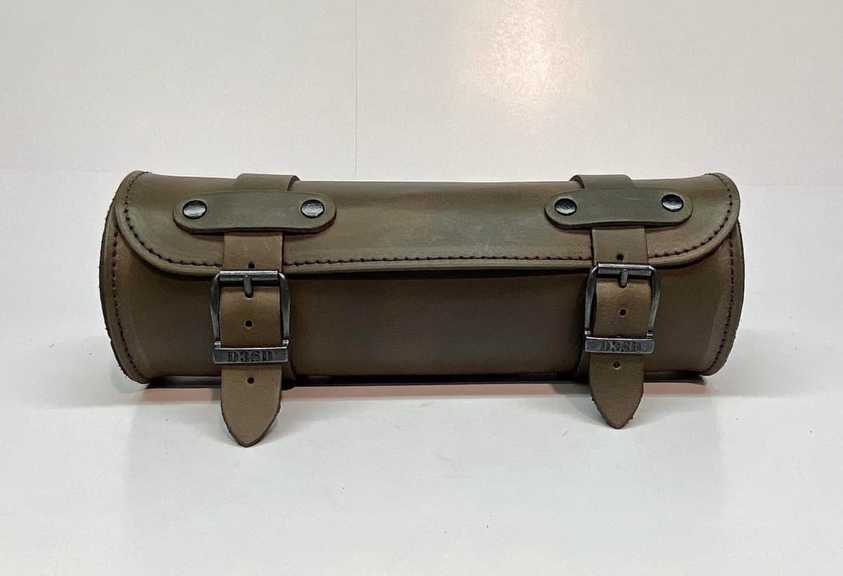 Dries Design D3SD - Roltas - Toolrol - Gereedschaps rol - Tool rol - Harley - Yamaha - Honda - Suzuki - Kawasaki - Leder - Rolletje - Bruin - 26 x 10 cm (EAN: 9503662557178): Wat is dit eigenlijk