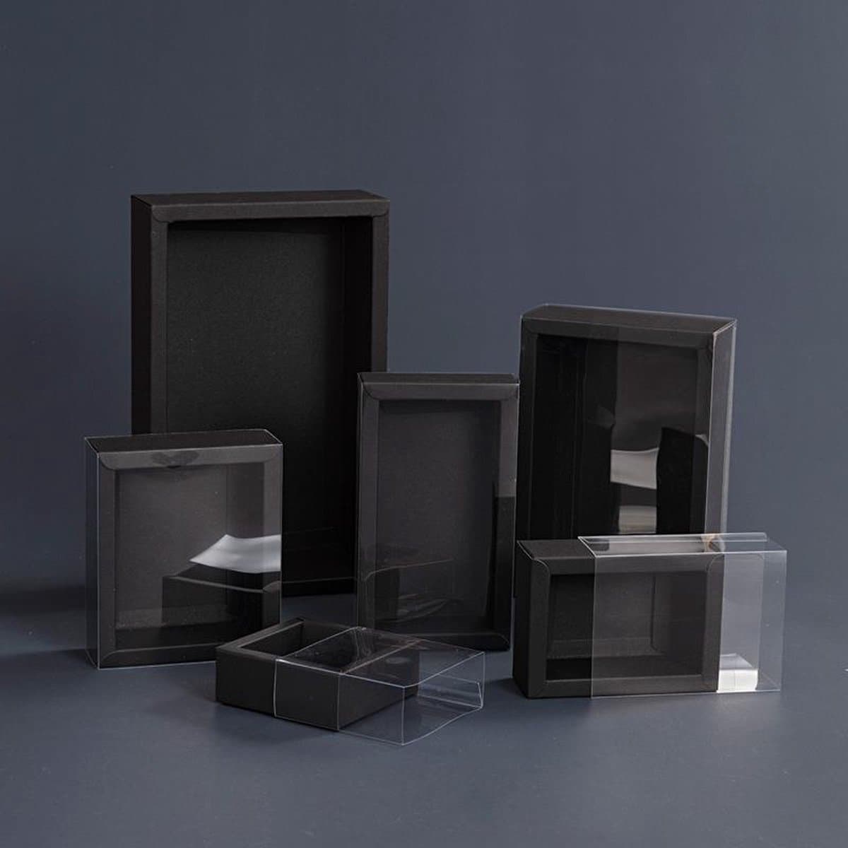 Cadeaudoos - ZWART Geschenkdoos met Transparant PVC - 25.5*15*9cm - Dozen - Verpakking (EAN: 9501939773436)