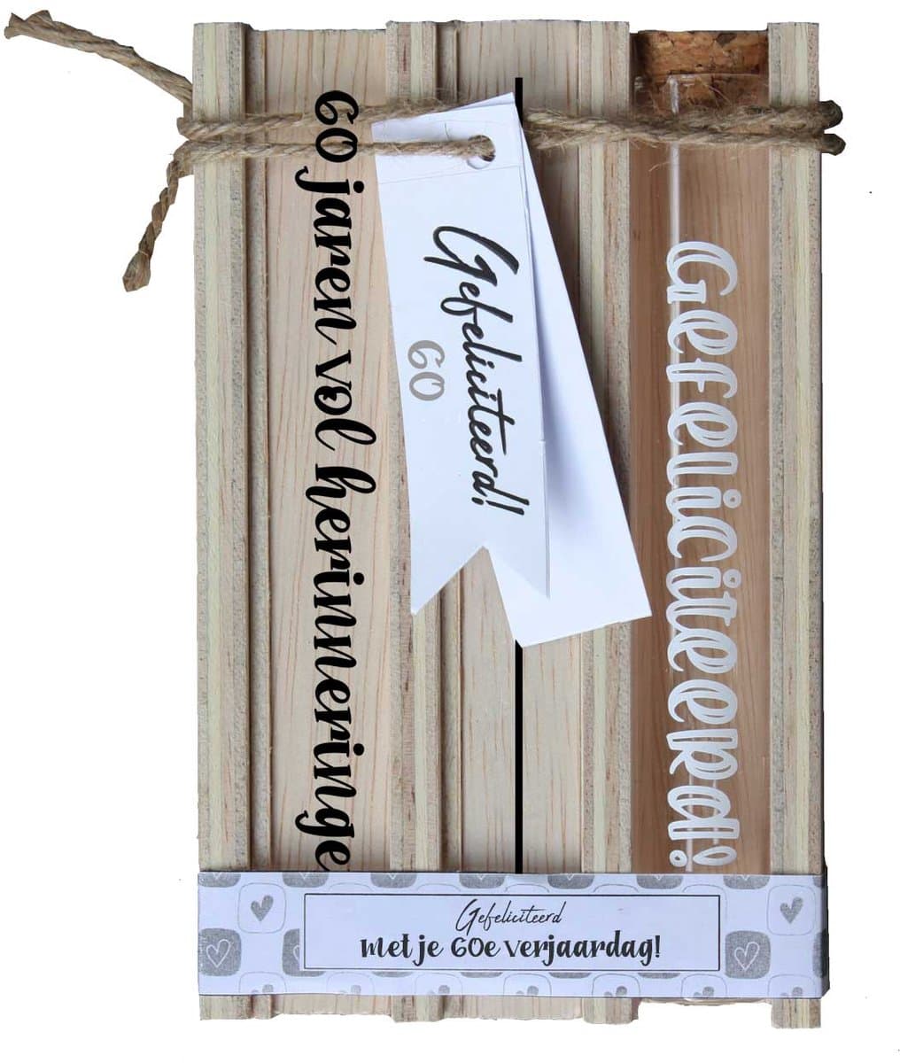60 jaar cadeau - 60 jaar man - 60 jaar vrouw - 60 jaar verjaardag - 60 jaar geldcadeau - 60 jaar geldkado - kadotip 60 jaar - geschenkverpakking 60 jaar verjaardag (EAN: 6019932598541)