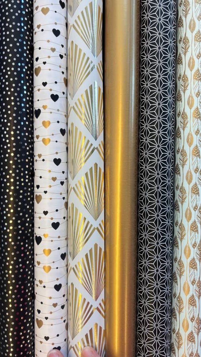Inpakpapier Verjaardag,Feest Inpakset Goud Zilver Zwart Luxe 6 rollen- Breedte 70 cm - 1,5m lang (EAN: 7442945162185): Waarom ik meteen naar dit papier keek