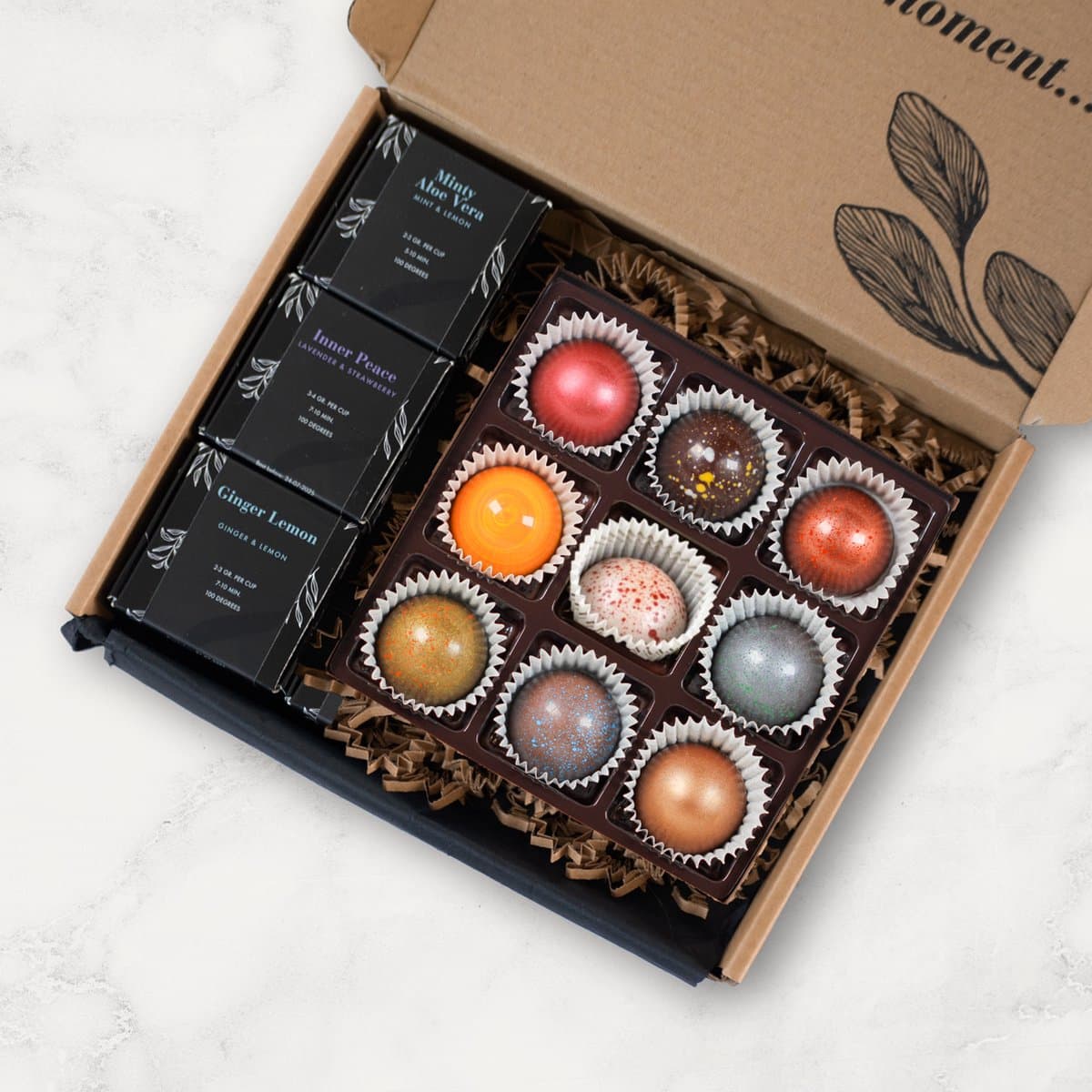My-Moments.nl - Zen Thee & Bonbon Cadeaubox - Brievenbus cadeau - Losse thee - 3 smaken verse thee - 1 luxe Bonbons (EAN: 8720387130047)