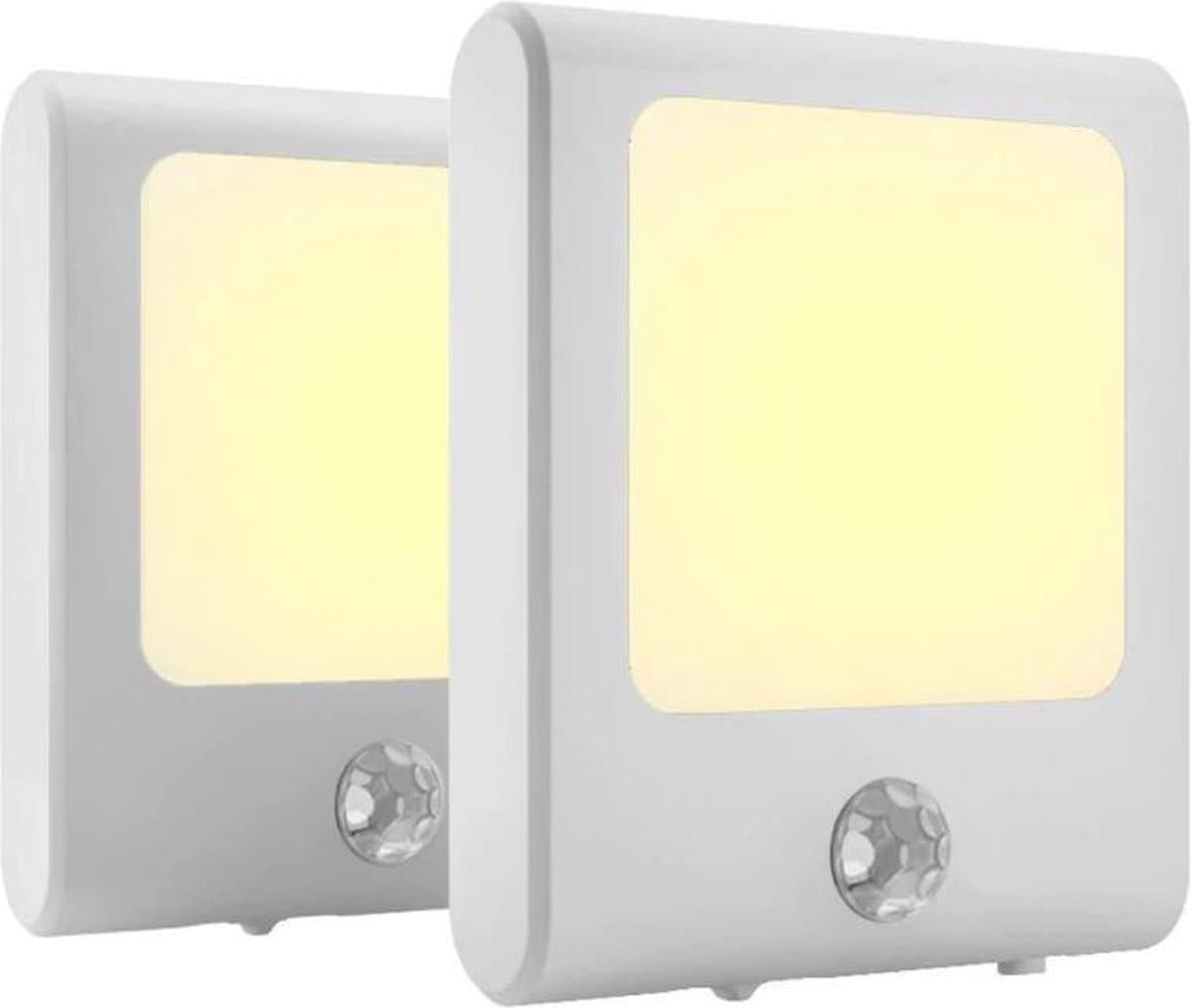 2 x stopcontact lampje met bewegingssensor – plugin ledlamp – Nachtlampje -  warm licht – dimbaar (EAN: 8720165769148)
