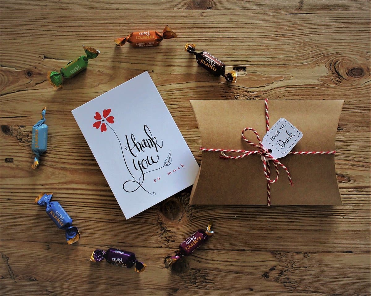 Doosje vol Dank - Cadeaudoosje met kaart en Merci Petits chocola - Bedankje - Chocolade cadeau (EAN: 7442142351313)