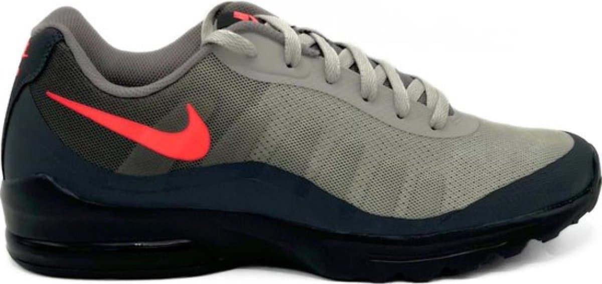 Nike Air Max Invigor - Maat 43 - Black / Solar Red - Sneakers Heren (EAN: 0192501770374): 🌟 Wat zeer gelukkig is de stijl