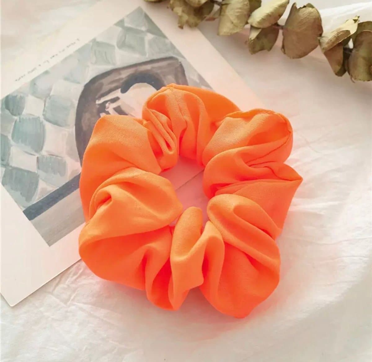 Akyol - oranje scrunchie - ek haarband - ek hoofdband - halloween - Haarelastiek - haar elastiek oranje - Koningsdag - koning - Haaraccessoires - koningsdag haar elastiek - oranje elastiek - oranje elastiek voor haar - oranje accesoires (EAN: 8720...