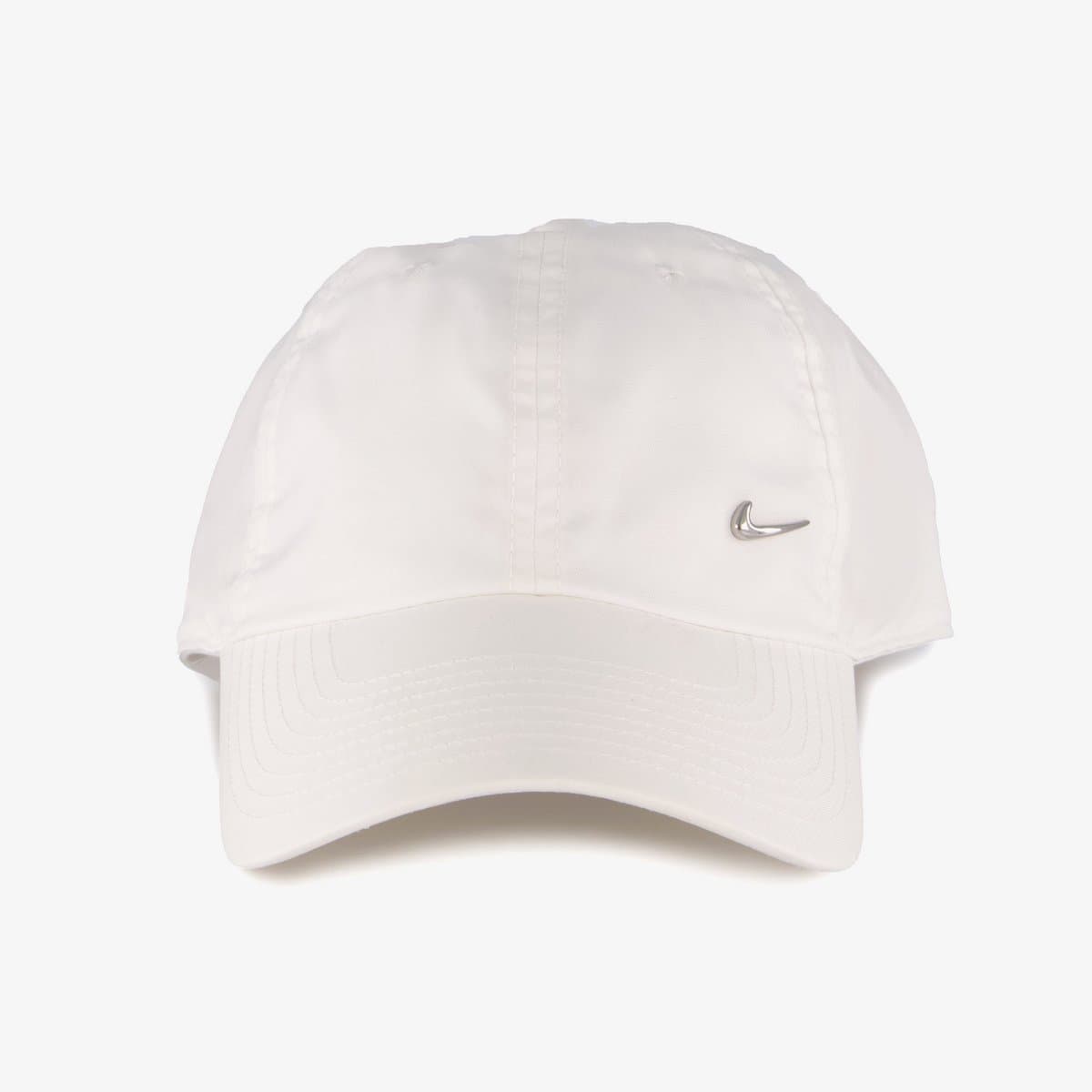 Nike Dri-fit Club Metal Swoosh Cap Fb5372-100 - Kleur Wit-multicolour - Maat M/L (EAN: 0196606812465)