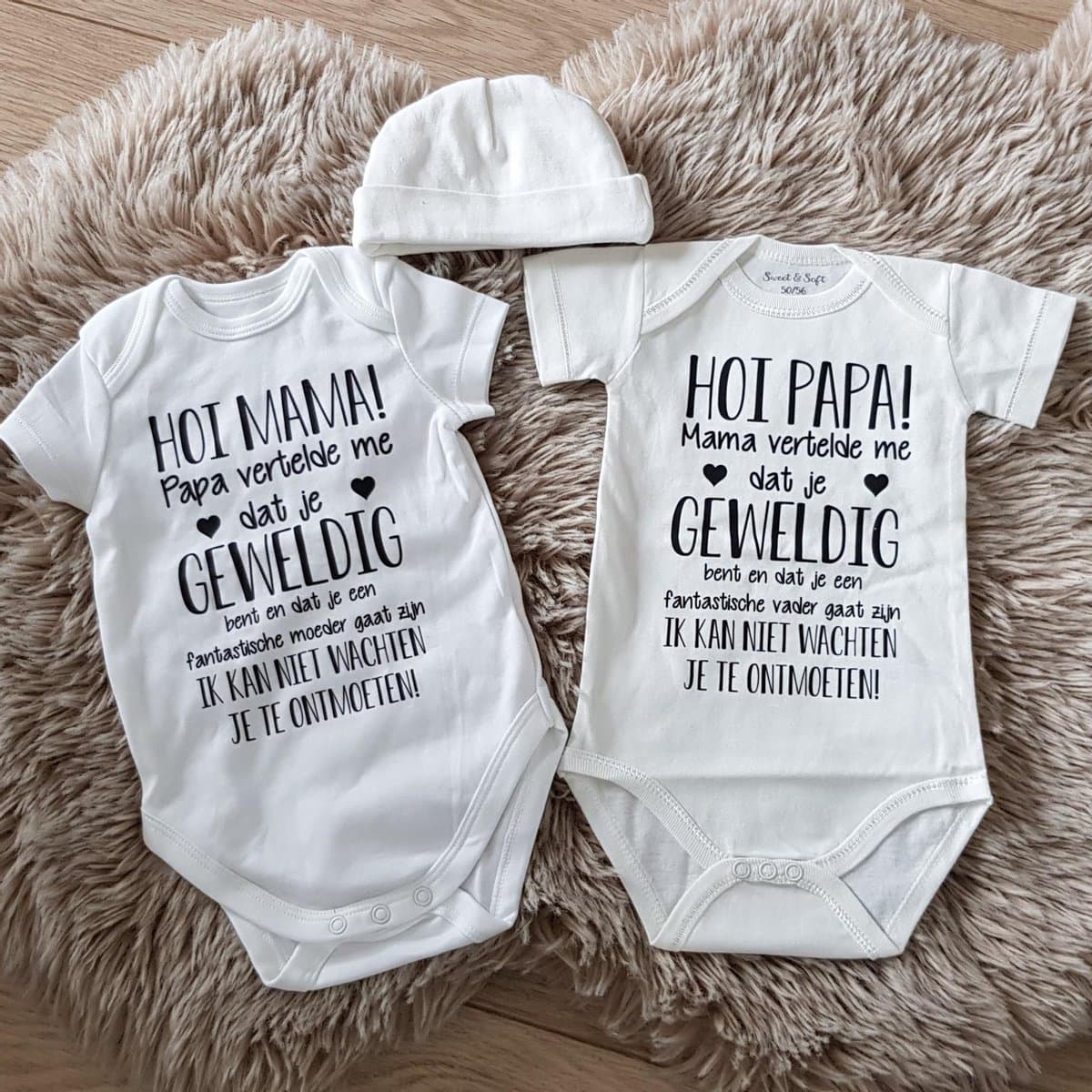 Baby rompertjes set  met mutsje met tekst bekendmaking zwangerschap mama en papa Cadeau voor liefste aanstaande bekendmaken aankondiging bekend maken worden geboorte meisje jongen zwanger unisex  kraamcadeau  babygeschenk babygeschenkset kraampakk...
