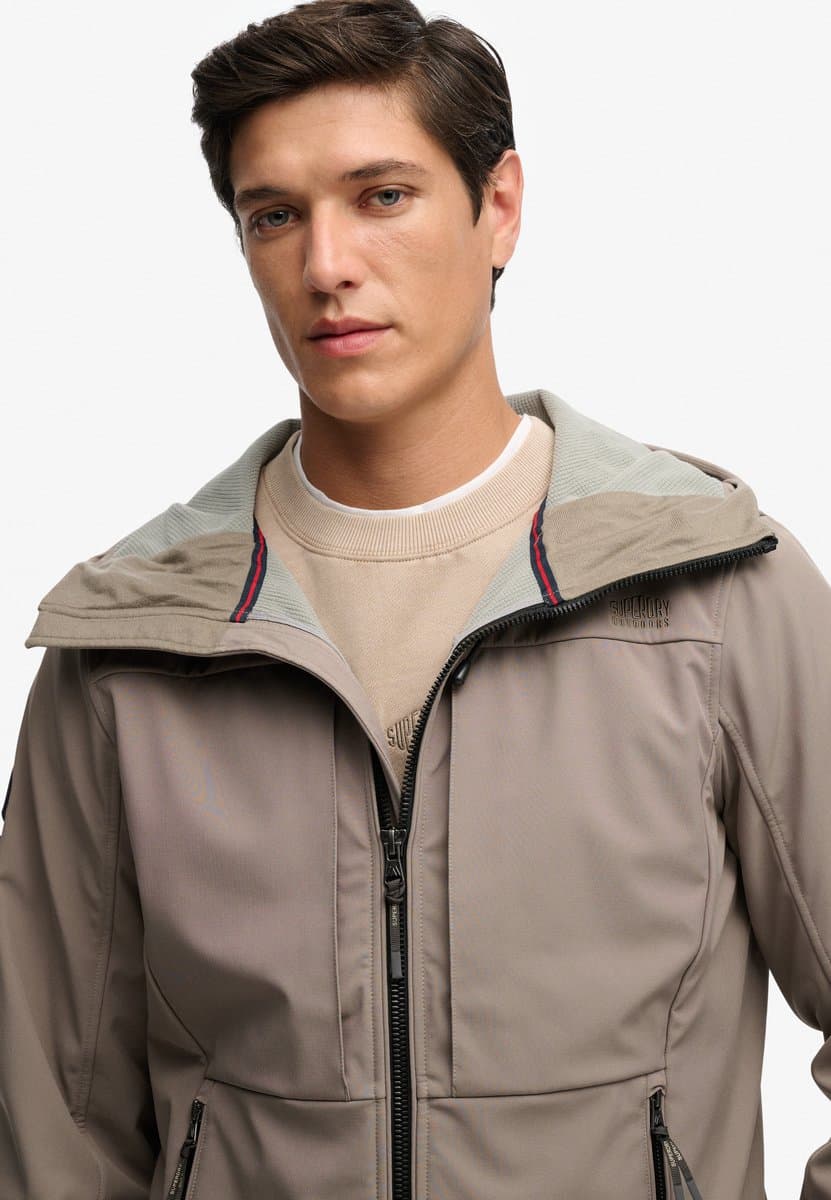 Superdry - Softshell Trekker Jas met Capuchon - Heren (EAN: 5063634138551)