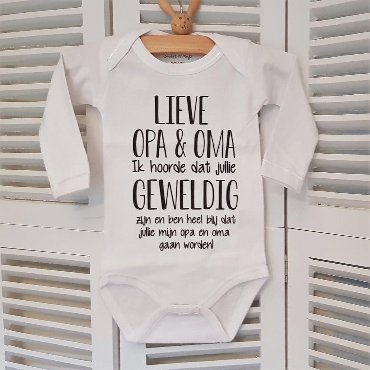 Baby Rompertje met tekst opa en oma | Ik hoorde dat jullie geweldig zij  en ben heel blij jullie gaan worden! ontmoeten! | lange mouw | maat 50-56 | aankondiging bekendmaking zwangerschap cadeau voor de liefste aanstaande (EAN: 7445935191127)