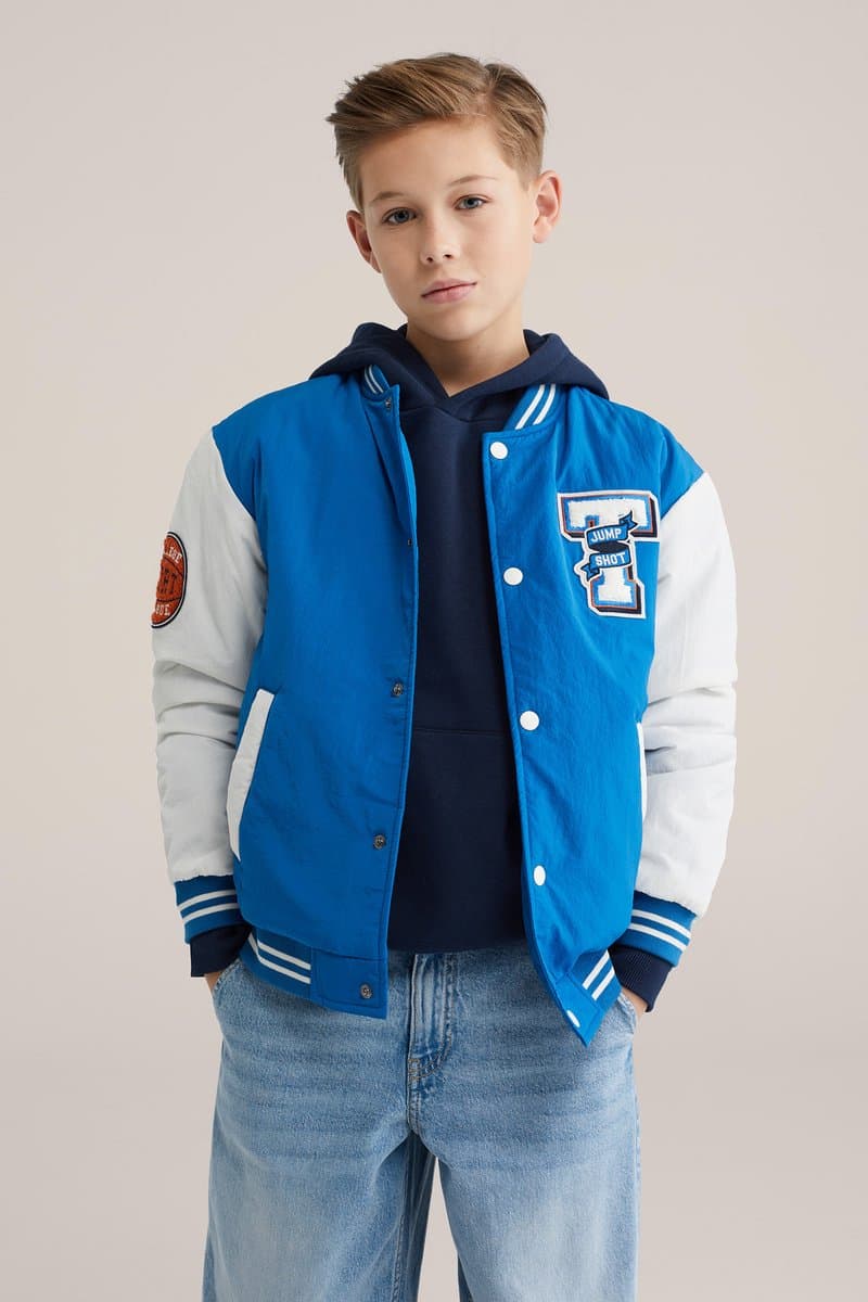 WE Fashion Jongens bomberjack met embroideries (EAN: 8721128634909): Waarom dit jack echt *the* piece is