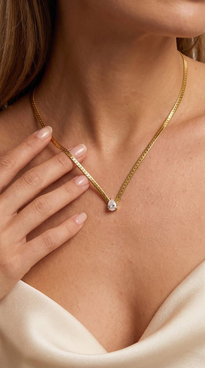 Lundholm Luxe Ketting Dames Gold Plated Verguld - Hanger met Zirkonia Steen - Luxe platte schakelketting Dames Premium Stainless Steel Jewellery - my Ariane Serie - Vrouwen Cadeautjes Verjaardag - Gouden Ketting met Zirkoon Steen (EAN: 87215529026...