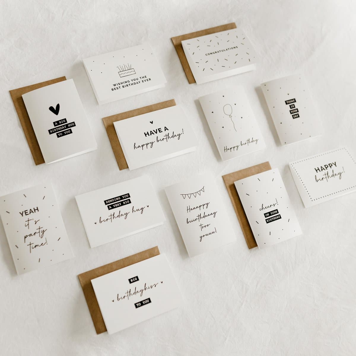 12x hippe verjaardagskaartjes (A6) - verjaardagskaarten - kaartjes om te versturen - kaartenset - hippe kaartjes blanco - kaartjes met tekst - wenskaarten - felicitatiekaarten - kaart verjaardag - verjaardagskaart - hippe wenskaarten verjaardag (E...