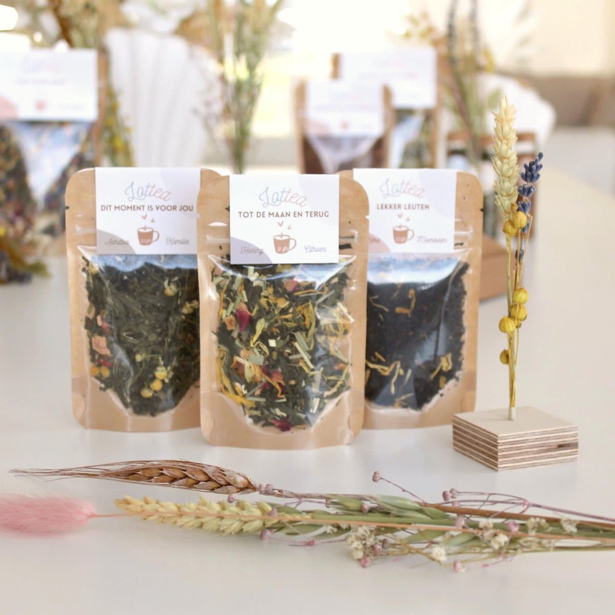 Lottea Giftset Theeproeverij 'Lekker Knus' - cadeau verjaardag vrouw, thee proeverij pakket, thee cadeau, thee pakket, thee cadeaupakket, thee geschenkset, cadeau vriendschap, cadeau mama, bedankt cadeautje, relatiegeschenk (EAN: 8720865108322): 1...
