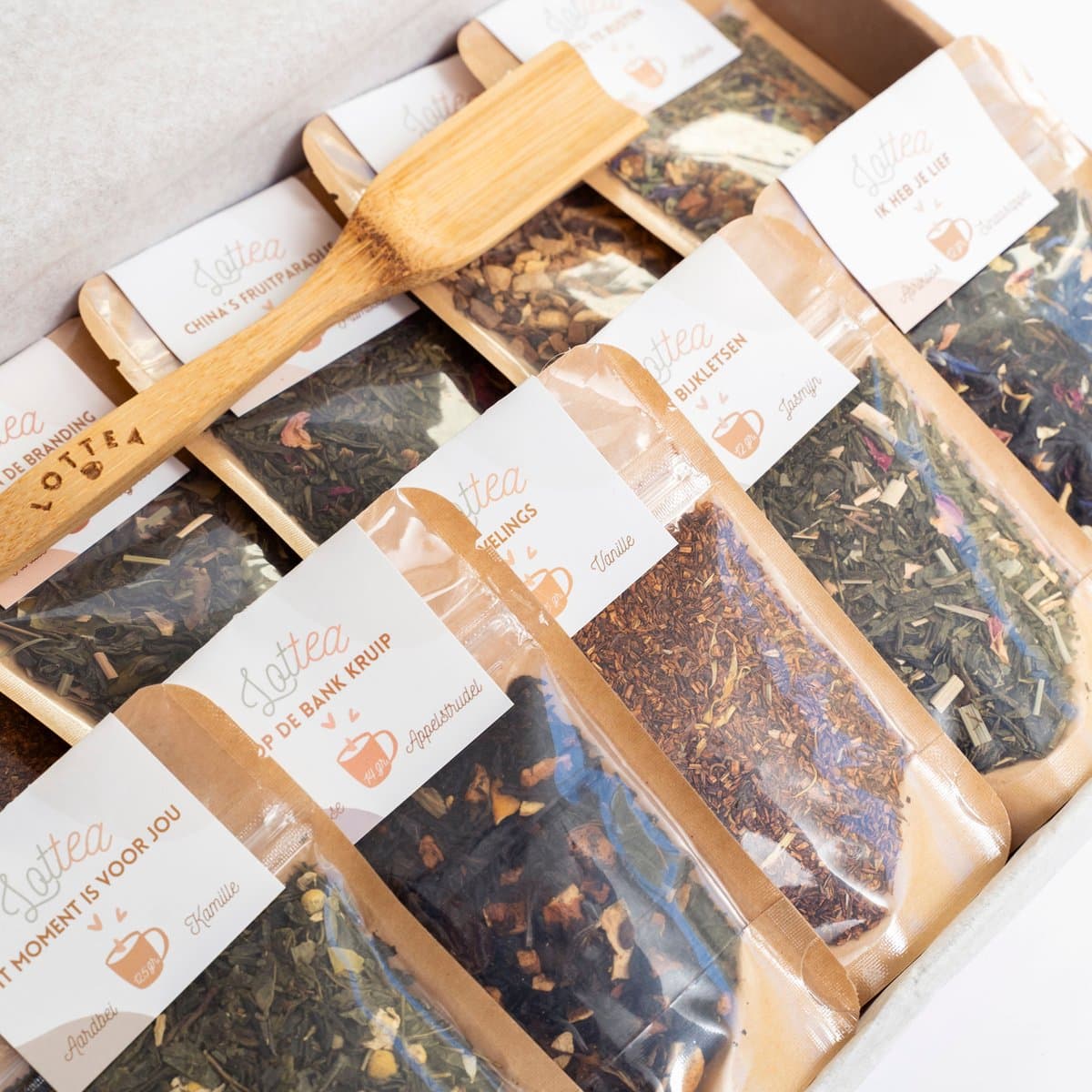 Lottea Theeproeverij Speciaal - cadeau verjaardag vrouw, thee proeverij pakket, thee cadeau, thee pakket, thee cadeaupakket, thee geschenkset, cadeau vriendschap, cadeau mama, bedankt cadeautje (EAN: 8721154530732)