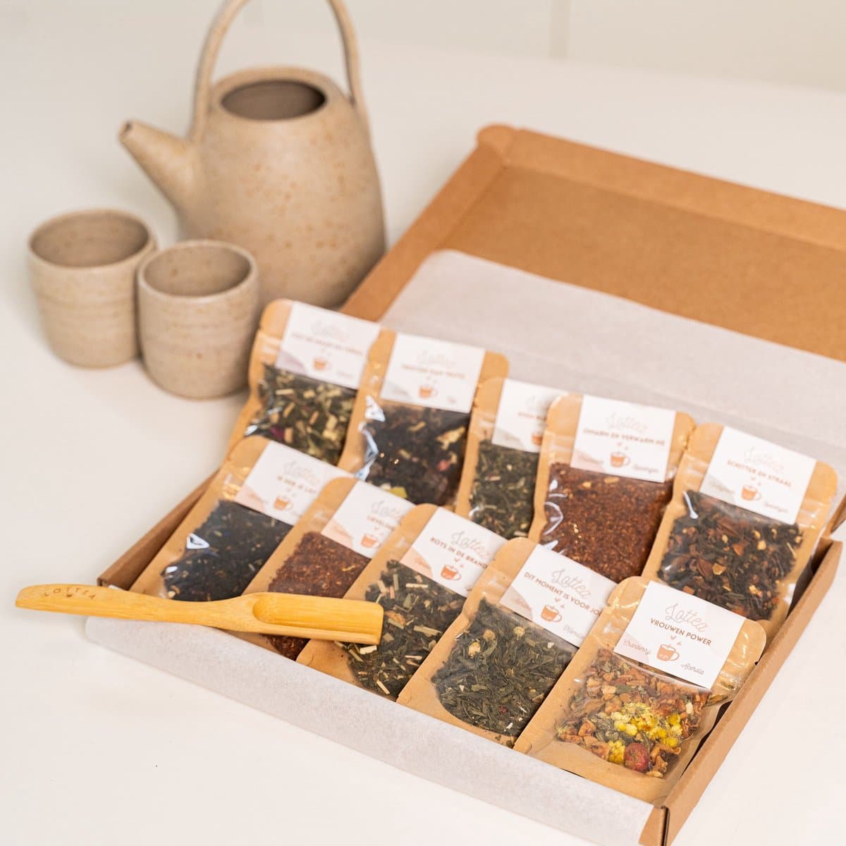 Lottea Theeproeverij Speciaal Moederdag - thee proeverij pakket, thee cadeau, thee pakket, thee cadeaupakket, thee geschenkset, cadeau vriendschap, cadeau mama, bedankt cadeautje, losse thee, moederdag cadeau, verse thee, moederdag pakket (EAN: 87...