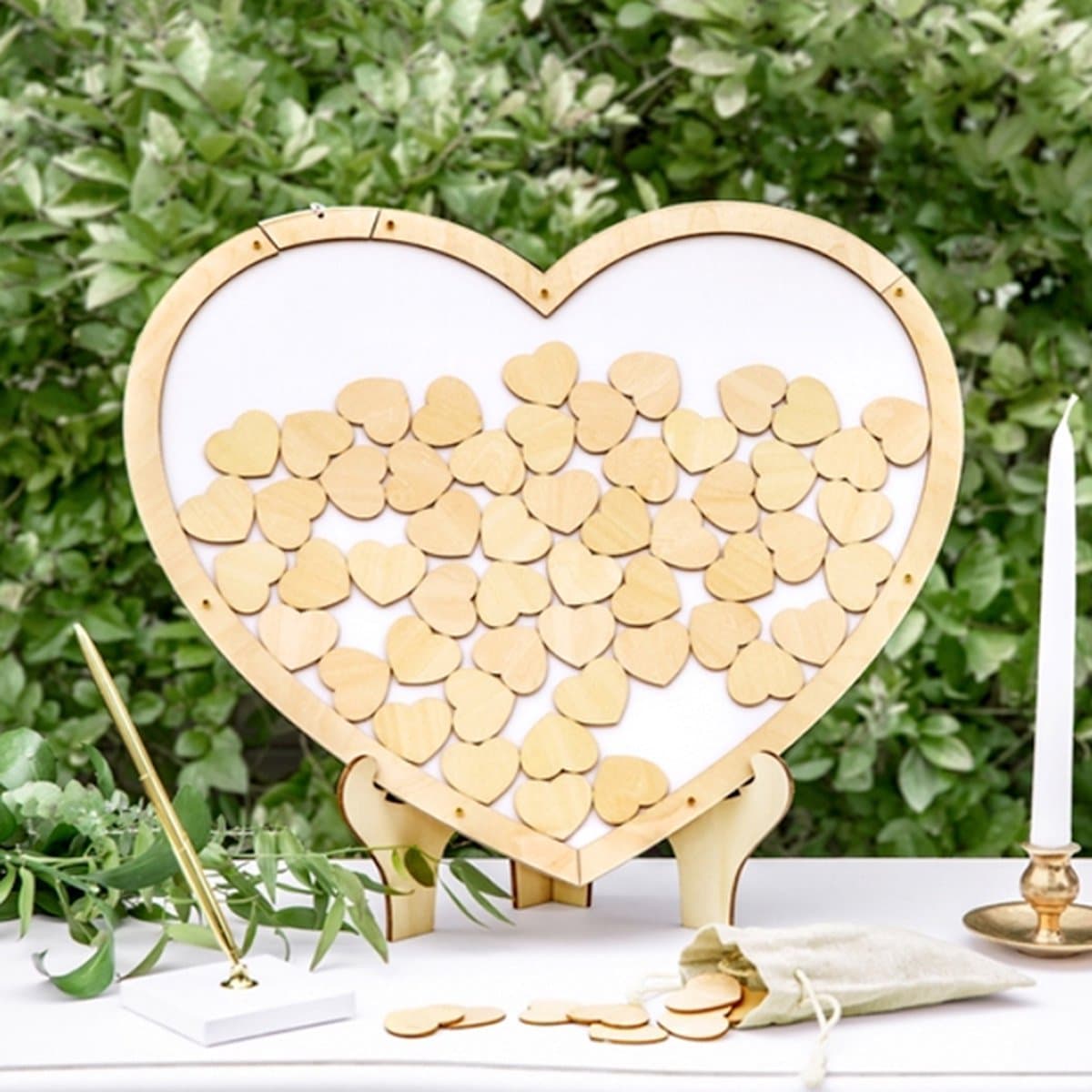 Partydeco - Gastenboek Houten hart met kleine hartjes. (EAN: 5900779104938): Waarom een houthart