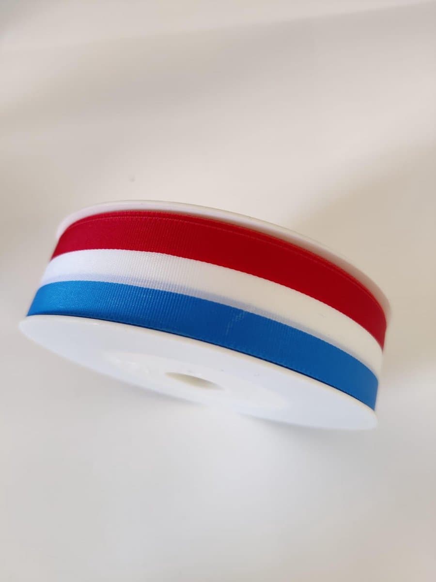 Voetballint blauw-wit-rood (EAN: 4015275126238): 1️⃣ Een Eerste Blik Design & Materiaal