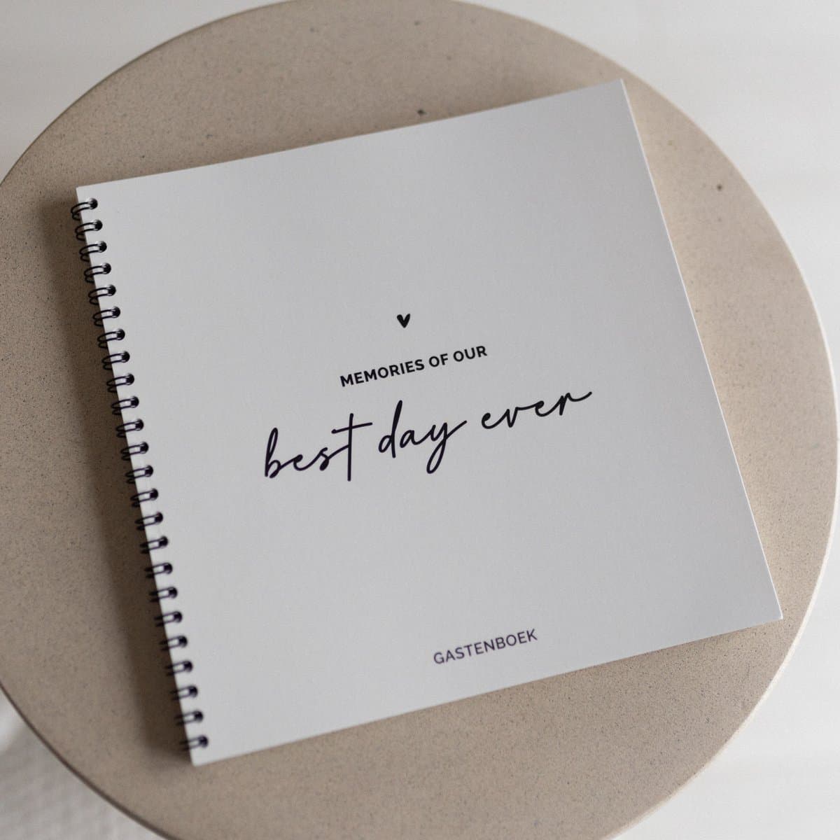 Gastenboek Bruiloft - Gastenboek Huwelijk - Guestbook Wedding - Just Married - Trouwdag - Trouwdagboek - Invulboek bruiloft - 21x21 cm - 50 pagina's (EAN: 8721001860357)