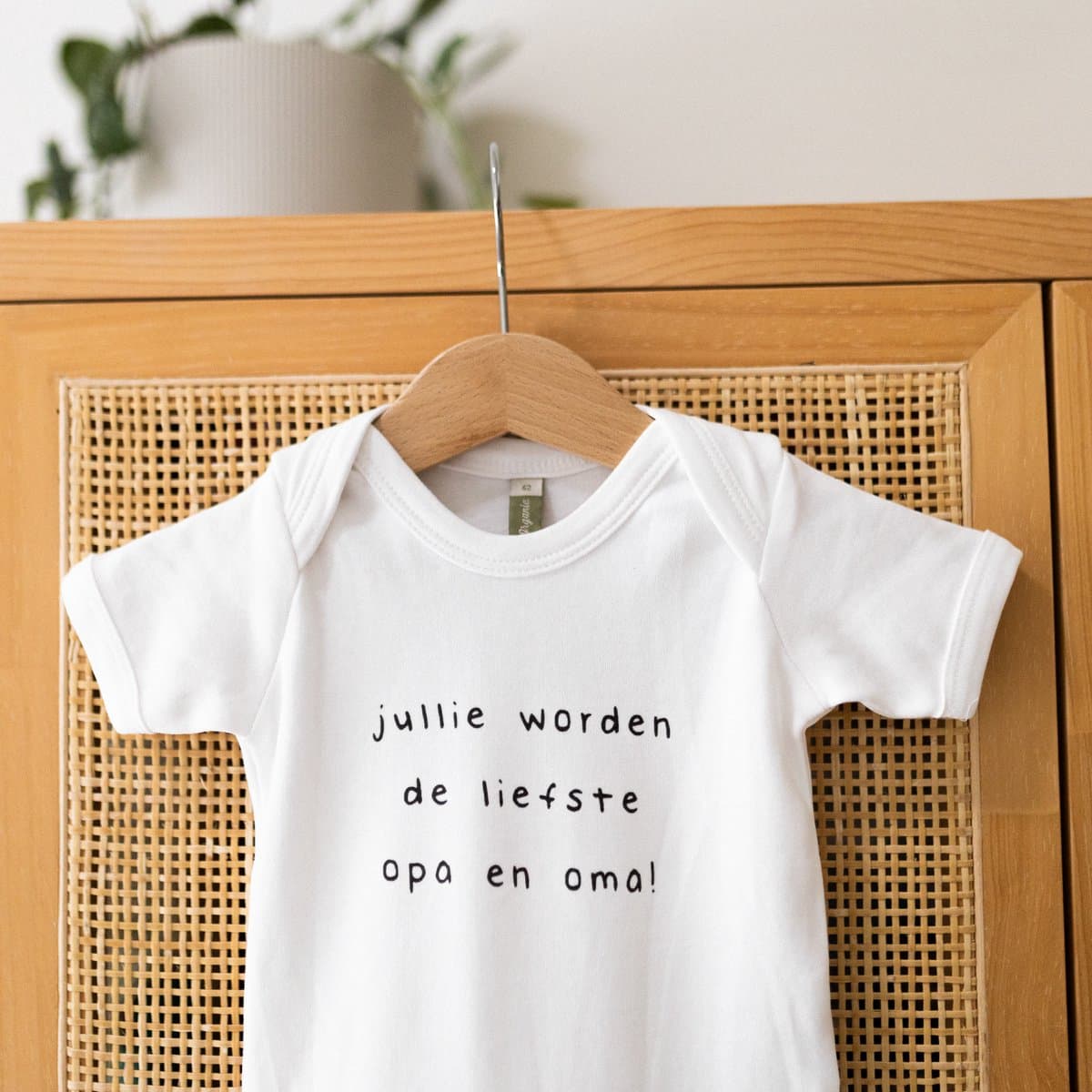 Baby rompertje met tekst - Jullie worden de liefste opa en oma - Maat 50-56 - Aankondiging zwangerschap - Cadeau - Zwangerschap aankondiging - aankondiging baby - pregnancy announcement (EAN: 8721001860661)