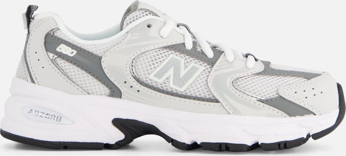 New Balance GR530 Unisex Sneakers - Grey Matter (EAN: 0196432771455): De kleur die overal past (ook bij jouw chaos van nu)