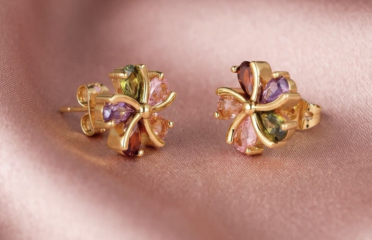 Vibe - kleurige bloem - goud-oorknop - juweel - geschenk - X mas (EAN: 5430004383420): Wat is het precies