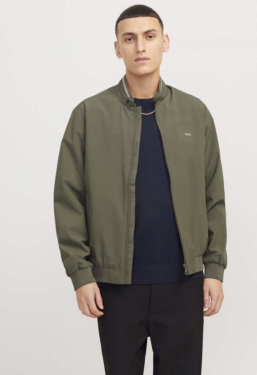 JACK&JONES - JPRBLUBRAD BOMBER JACKET SN - Heren - Buitenjassen (EAN: 5715672869101): **Aan de voorwaarte**